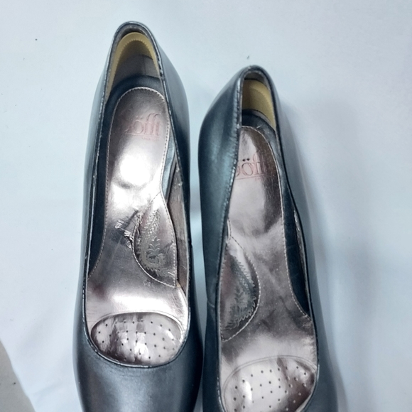 Black leather 4" heels size 10M - Picture 2 of 4